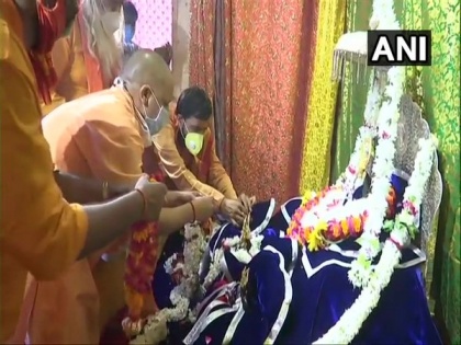 Ahead of foundation laying ceremony, Yogi Adityanath offers prayers at Ram Janmabhoomi | Ahead of foundation laying ceremony, Yogi Adityanath offers prayers at Ram Janmabhoomi
