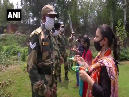 BSF jawans celebrate Rakhi with locals, receive face masks in Jammu | BSF jawans celebrate Rakhi with locals, receive face masks in Jammu