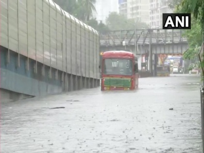Heavy rains cause severe waterlogging in Mumbai | Heavy rains cause severe waterlogging in Mumbai