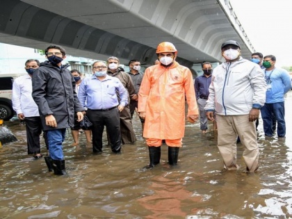 Aaditya Thackeray visits areas affected due to rain in Mumbai | Aaditya Thackeray visits areas affected due to rain in Mumbai