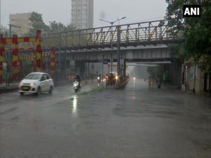 Rains disrupt Mumbai's normal life, Konkan to receive heavy downpour in next 24 hrs | Rains disrupt Mumbai's normal life, Konkan to receive heavy downpour in next 24 hrs
