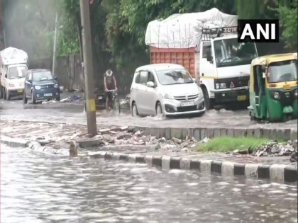 Traffic affected in various parts of Delhi amid rainfall | Traffic affected in various parts of Delhi amid rainfall
