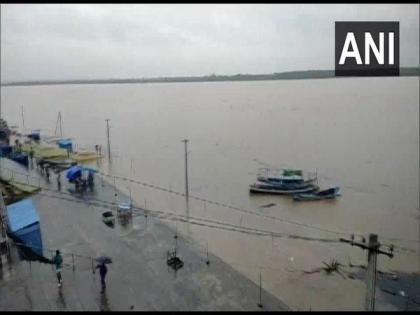 Third alert issued in Telangana's Bhadrachalam as Godavari water level reaches 53.7 ft | Third alert issued in Telangana's Bhadrachalam as Godavari water level reaches 53.7 ft