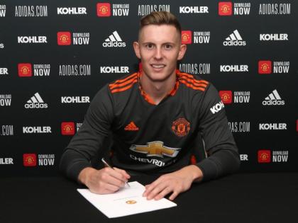 Dean Henderson signs new five-year deal with Manchester United | Dean Henderson signs new five-year deal with Manchester United