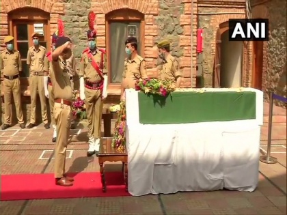 Wreath-laying ceremony of cop killed in Pantha Chowk encounter held in Srinagar | Wreath-laying ceremony of cop killed in Pantha Chowk encounter held in Srinagar