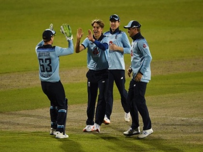Woakes, Archer stage remarkable comeback as England defeat Australia in second ODI | Woakes, Archer stage remarkable comeback as England defeat Australia in second ODI