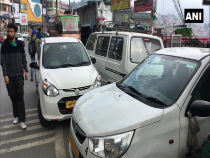 Taxi drivers in Shimla suffer finiancial losses amid COVID-19 pandemic | Taxi drivers in Shimla suffer finiancial losses amid COVID-19 pandemic