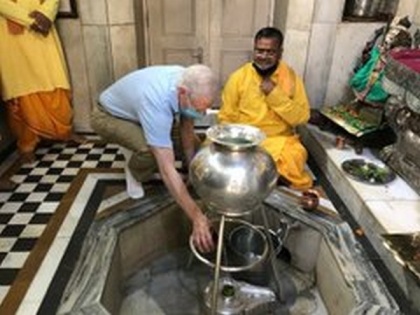 US envoy to India visits Chhatarpur Temple in Delhi | US envoy to India visits Chhatarpur Temple in Delhi