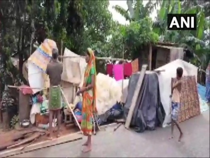 Assam: Locals take refuge in makeshift tents after incessant rains cause flooding in villages | Assam: Locals take refuge in makeshift tents after incessant rains cause flooding in villages