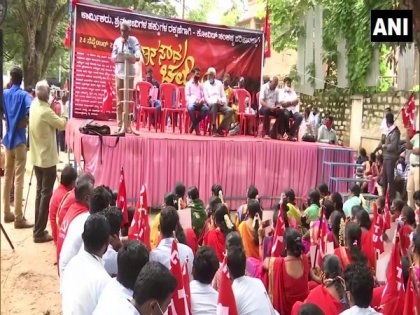 Bengaluru: CITU stages ''Vidhan Soudha Chalo' protest against labour code bills | Bengaluru: CITU stages ''Vidhan Soudha Chalo' protest against labour code bills