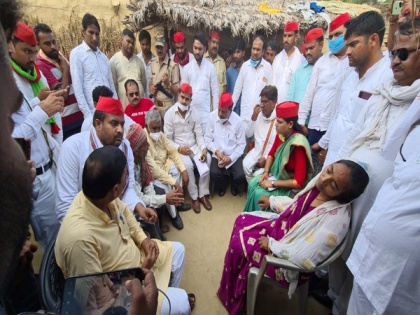 Will support every demand of Hathras victim's family, says Samajwadi Party after meeting them | Will support every demand of Hathras victim's family, says Samajwadi Party after meeting them