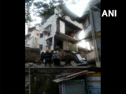 Building opposite Navjeevan Society collapses in Mumbai | Building opposite Navjeevan Society collapses in Mumbai
