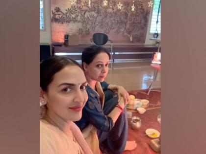 Hema Malini organises havan to mark daughter Esha Deol's 39th birthday | Hema Malini organises havan to mark daughter Esha Deol's 39th birthday