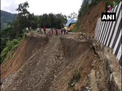 Manipur: Landslide in Senapati cut off connectivity via National Highway-2 | Manipur: Landslide in Senapati cut off connectivity via National Highway-2