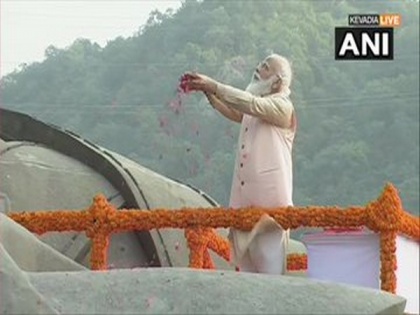 PM Modi pays tribute to Sardar Vallabhbhai Patel on his birth anniversary at Statue of Unity | PM Modi pays tribute to Sardar Vallabhbhai Patel on his birth anniversary at Statue of Unity