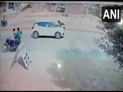 Driver drags police constable on car bonnet in Aligarh | Driver drags police constable on car bonnet in Aligarh