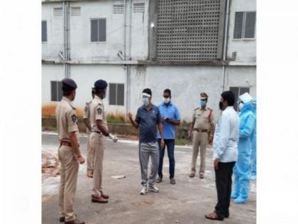 2 COVID-19 positive prisoners absconding from care centre in Andhra's Eluru | 2 COVID-19 positive prisoners absconding from care centre in Andhra's Eluru