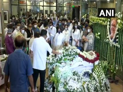 Mamata Banerjee pays last respects to actor Soumitra Chatterjee in Rabindra Sadan | Mamata Banerjee pays last respects to actor Soumitra Chatterjee in Rabindra Sadan Mamata Banerjee pays last respects to actor Soumitra Chatterjee in Rabindra Sadan | Mamata Banerjee pays last respects to actor Soumitra Chatterjee in Rabindra Sadan