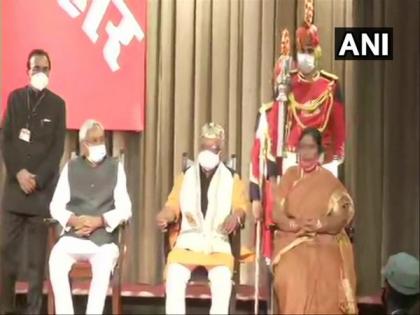'We will work together and serve the people', says Nitish Kumar after taking oath as Bihar CM | 'We will work together and serve the people', says Nitish Kumar after taking oath as Bihar CM