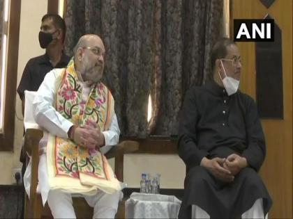Amit Shah meets Padma awardee classical vocalist Pandit Ajoy Chakrabarty in Kolkata | Amit Shah meets Padma awardee classical vocalist Pandit Ajoy Chakrabarty in Kolkata