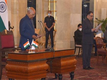 Yashvardhan Kumar Sinha takes oath as Chief Information Commissioner | Yashvardhan Kumar Sinha takes oath as Chief Information Commissioner Yashvardhan Kumar Sinha takes oath as Chief Information Commissioner | Yashvardhan Kumar Sinha takes oath as Chief Information Commissioner