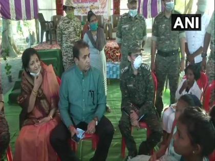 Anil Deshmukh celebrates Diwali with jawans at Gadchiroli PS | Anil Deshmukh celebrates Diwali with jawans at Gadchiroli PS Anil Deshmukh celebrates Diwali with jawans at Gadchiroli PS | Anil Deshmukh celebrates Diwali with jawans at Gadchiroli PS