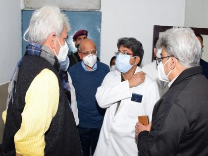 J-K LG Manoj Sinha meets injured police personnel in Nagrota encounter | J-K LG Manoj Sinha meets injured police personnel in Nagrota encounter