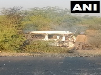 Seven die in car-truck collision in Gujarat's Patdi | Seven die in car-truck collision in Gujarat's Patdi