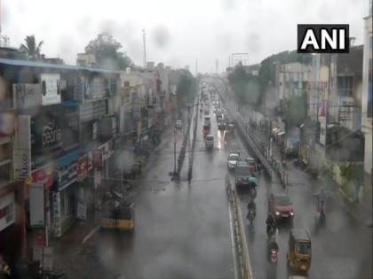 Rain lashes Chennai as Cyclone Nivar expected to cross TN, Puducherry coasts | Rain lashes Chennai as Cyclone Nivar expected to cross TN, Puducherry coasts