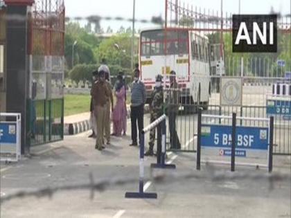 46 Pakistan Nationals sent back from Attari-Wagah Border over non-availability of proper COVID report | 46 Pakistan Nationals sent back from Attari-Wagah Border over non-availability of proper COVID report