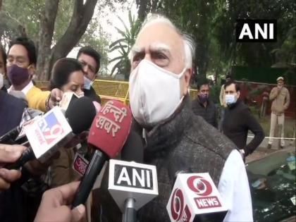 Ahmed Patel kept Congress together in difficult times, says Kapil Sibal | Ahmed Patel kept Congress together in difficult times, says Kapil Sibal Ahmed Patel kept Congress together in difficult times, says Kapil Sibal | Ahmed Patel kept Congress together in difficult times, says Kapil Sibal