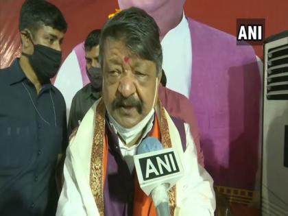 Attack on Nadda's convoy shows level of anarchy in West Bengal, says Kailash Vijayvargiya | Attack on Nadda's convoy shows level of anarchy in West Bengal, says Kailash Vijayvargiya Attack on Nadda's convoy shows level of anarchy in West Bengal, says Kailash Vijayvargiya | Attack on Nadda's convoy shows level of anarchy in West Bengal, says Kailash Vijayvargiya