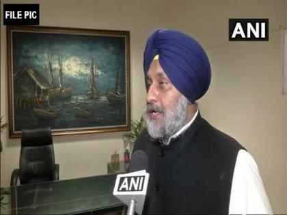 Parkash Singh Badal sent strong message to government by returning Padma Vibhushan award: Sukhbir Singh Badal | Parkash Singh Badal sent strong message to government by returning Padma Vibhushan award: Sukhbir Singh Badal Parkash Singh Badal sent strong message to government by returning Padma Vibhushan award: Sukhbir Singh Badal | Parkash Singh Badal sent strong message to government by returning Padma Vibhushan award: Sukhbir Singh Badal