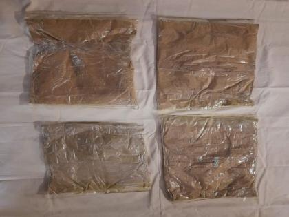Drug peddler held with 3.7 kg heroin in Kolkata | Drug peddler held with 3.7 kg heroin in Kolkata Drug peddler held with 3.7 kg heroin in Kolkata | Drug peddler held with 3.7 kg heroin in Kolkata
