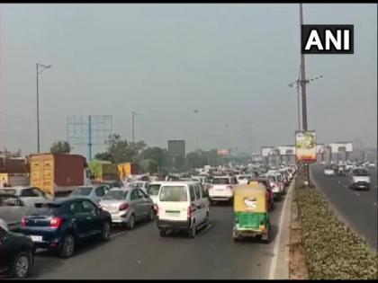 Huge traffic congestion on DND as Chilla border remains closed | Huge traffic congestion on DND as Chilla border remains closed