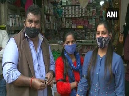 Shopkeepers in Delhi market tie black ribbons to support farmers' Bharat Bandh | Shopkeepers in Delhi market tie black ribbons to support farmers' Bharat Bandh Shopkeepers in Delhi market tie black ribbons to support farmers' Bharat Bandh | Shopkeepers in Delhi market tie black ribbons to support farmers' Bharat Bandh