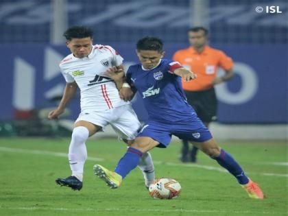 ISL 7: NorthEast United, Bengaluru FC play out 2-2 draw | ISL 7: NorthEast United, Bengaluru FC play out 2-2 draw