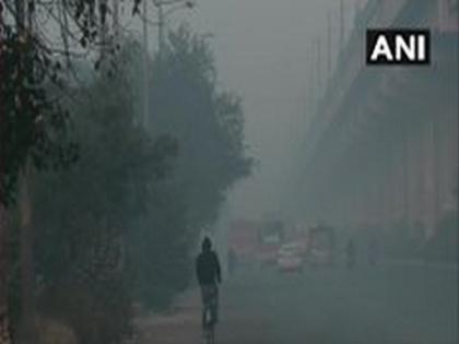 Moderate fog predicted for Delhi, air quality remains 'very poor' | Moderate fog predicted for Delhi, air quality remains 'very poor'