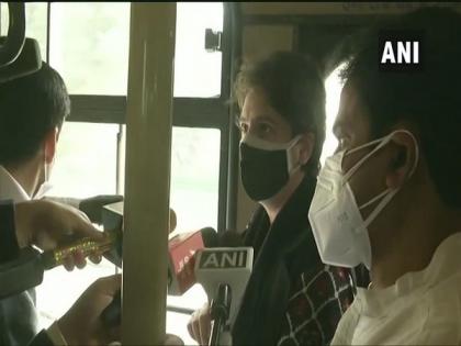 Delhi Police detains Priyanka Gandhi, other Congress leaders | Delhi Police detains Priyanka Gandhi, other Congress leaders Delhi Police detains Priyanka Gandhi, other Congress leaders | Delhi Police detains Priyanka Gandhi, other Congress leaders