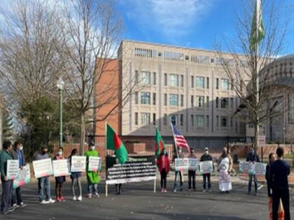 Protest outside Pak mission in Washington, demonstrators demand apology for 1971 Bangladesh genocide | Protest outside Pak mission in Washington, demonstrators demand apology for 1971 Bangladesh genocide
