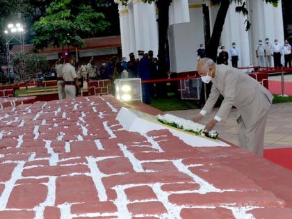 60th Goa Liberation Day: President Kovind pays tribute to fallen soldiers at Azad Maidan | 60th Goa Liberation Day: President Kovind pays tribute to fallen soldiers at Azad Maidan 60th Goa Liberation Day: President Kovind pays tribute to fallen soldiers at Azad Maidan | 60th Goa Liberation Day: President Kovind pays tribute to fallen soldiers at Azad Maidan