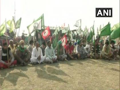 Farmers pay tribute to those who died during protest | Farmers pay tribute to those who died during protest