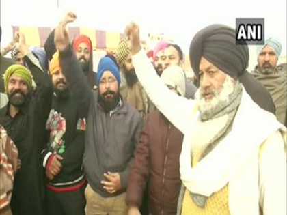 Farmers to begin relay hunger strike from today, Centre presses for next round of talks | Farmers to begin relay hunger strike from today, Centre presses for next round of talks Farmers to begin relay hunger strike from today, Centre presses for next round of talks | Farmers to begin relay hunger strike from today, Centre presses for next round of talks