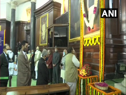 PM Modi, parliamentarians pay floral tributes to Atal Bihari Vajpayee, Madan Mohan Malaviya | PM Modi, parliamentarians pay floral tributes to Atal Bihari Vajpayee, Madan Mohan Malaviya PM Modi, parliamentarians pay floral tributes to Atal Bihari Vajpayee, Madan Mohan Malaviya | PM Modi, parliamentarians pay floral tributes to Atal Bihari Vajpayee, Madan Mohan Malaviya