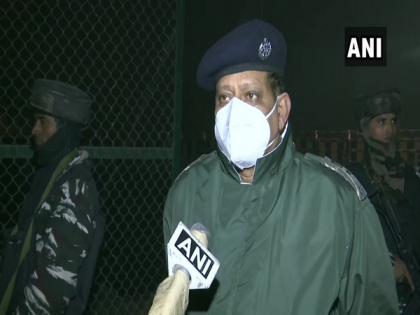 CRPF personnel perform duties braving harsh weather in J-K | CRPF personnel perform duties braving harsh weather in J-K