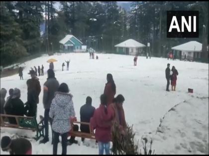 J-K: Tourists enjoy first snowfall at Patnitop | J-K: Tourists enjoy first snowfall at Patnitop J-K: Tourists enjoy first snowfall at Patnitop | J-K: Tourists enjoy first snowfall at Patnitop