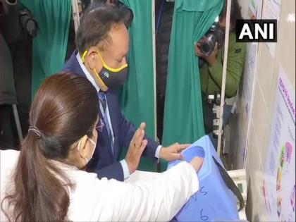 Covid-19 vaccine: Harsh Vardhan visits Delhi's GTB hospital to review dry run drill | Covid-19 vaccine: Harsh Vardhan visits Delhi's GTB hospital to review dry run drill Covid-19 vaccine: Harsh Vardhan visits Delhi's GTB hospital to review dry run drill | Covid-19 vaccine: Harsh Vardhan visits Delhi's GTB hospital to review dry run drill