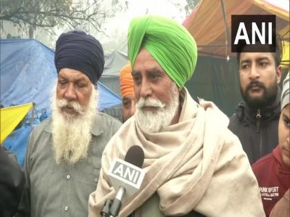 Heavy rains in Delhi NCR failed to deter protesting farmers' spirits | Heavy rains in Delhi NCR failed to deter protesting farmers' spirits Heavy rains in Delhi NCR failed to deter protesting farmers' spirits | Heavy rains in Delhi NCR failed to deter protesting farmers' spirits