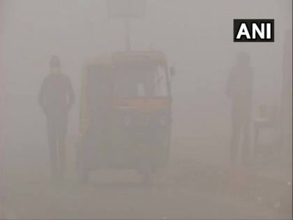 Flights, trains delayed as dense fog engulfs Delhi | Flights, trains delayed as dense fog engulfs Delhi
