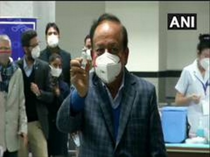 Harsh Vardhan inspects COVID-19 vaccination at Sir Ganga Ram Hospital, assures people of vaccine efficacy | Harsh Vardhan inspects COVID-19 vaccination at Sir Ganga Ram Hospital, assures people of vaccine efficacy